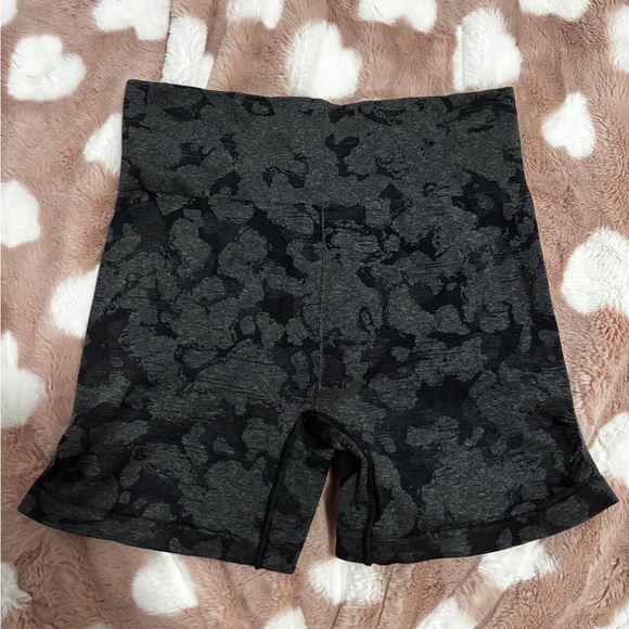 OG Gymshark Camo Shorts - Picture 3 of 6